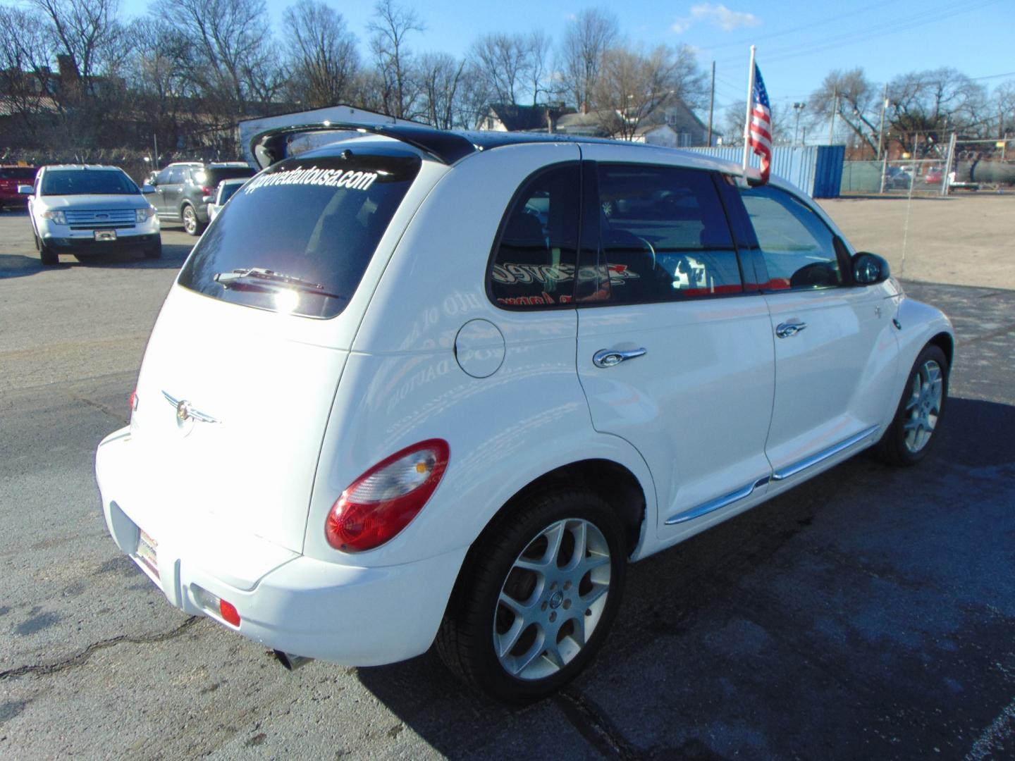 2009 White Chrysler PT Cruiser (3A8FY58949T) with an 4-Cyl 2.4 Liter engine, Automatic, 4-Spd w/Overdrive transmission, located at 2105 Dixie Hwy, Louisville, KY, 40210, (502) 772-3333, 38.220932, -85.795441 - Photo#12